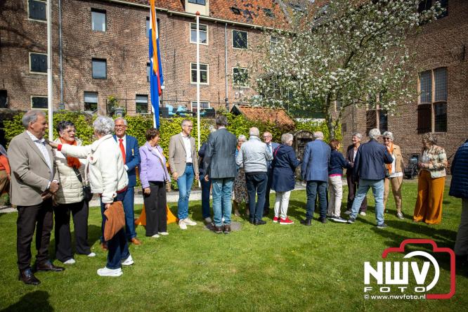 Volle terrassen, bruisende kleedjesmarkt en sportieve Wallenloop: Elburg leeft tijdens koningsdag! - &copy; NWVFoto.nl